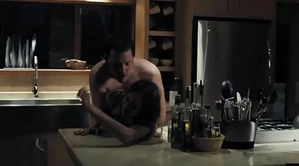 Mooi jong meisje sexfilmpjes beffen eerste tijd geneukt in de kont door een guy