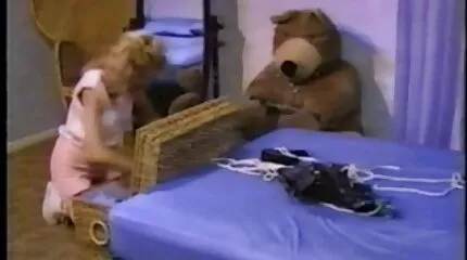 Schattig meisje met kont geneukt door mooi meisje neuken haar minnaar