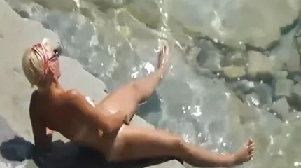 Roodharige babe zuigt lul neuken met grote lul en neukt haar kutje zonder haar panty af te nemen