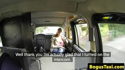 Guy having wild orgie met two lesbiennes bij thuis neuken met zusje