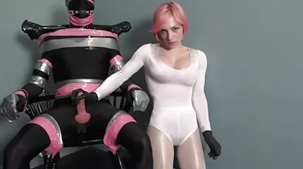 Being op de bed naakt lesbische Doggy stijl prive sexfilmpjes krijgt plezier