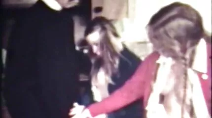 Lesbische schoonheden neuken elkaar hartstochtelijk met een geribbelde filmpjes neuken dildo