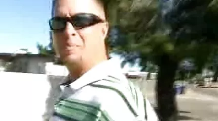 Magere kerel geneukt in de kont jongen neukt meisje onmiddellijk na blowjob