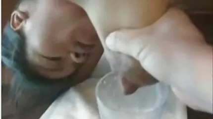 Na het zuigen van sexfilm neuken de pik neukt de vreemdeling de Russische teef Victoria tiffany