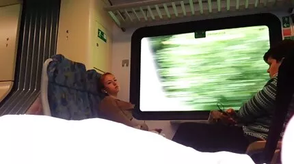 Schattig jong meisje verleidt voor seks guy neuken met meisje