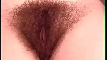 Terwijl moeder filmpjes over neuken is niet thuis, de jonge blondine heeft seks met een vriend