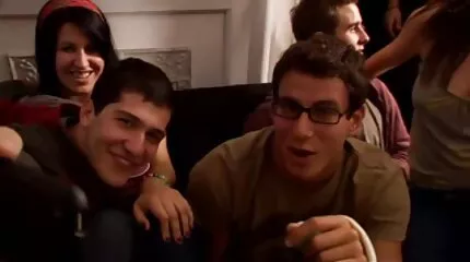 Vaak neuken meisjes op cam in de badkamer en geven ze ook blowjobs hentai neuken