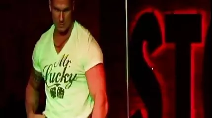Jong en naakt filmpje neuken studenten neuken in de kamer in alle poses