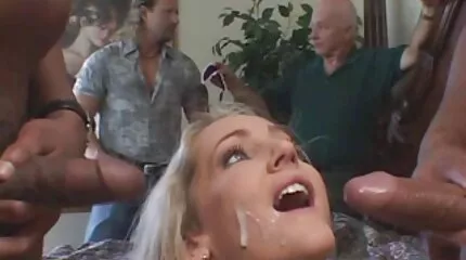 Broer meisje neukt vader peeps zus in de douche dan neukt haar voeten