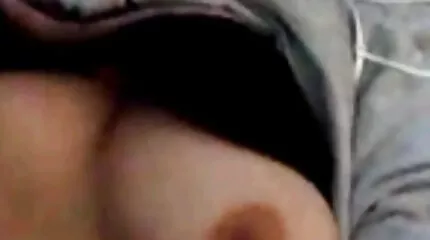 Se bruna brunette hollandse sexfilmpjes krijgt een zachte massage en geneukt