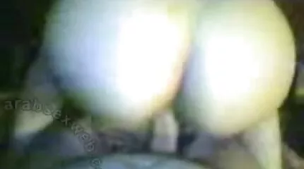 Geplant jongen neukt meisje in een brunette met grote natuurlijke tieten