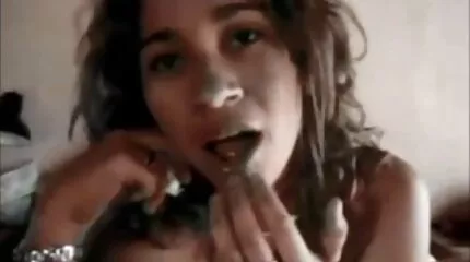 Volwassen onverzadigbare moeder zoog mager meisje neuken zoon ' s penis en hand hand