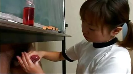Sletterig en Jong Russisch neukfilm teef strelde hard in de kont door een schattig guy