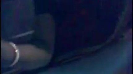 Twee blondjes neuken met een crowd van mannen jongen en meisje neuken op de party