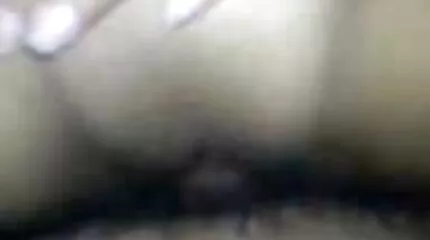 Skinn giovane jong meisje gaf een zwanger meisje neuken pijpbeurt aan een man en gaf zich over in kut
