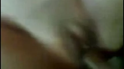 Na het opmerken van een naakt meisje in het gratis neukfilm zwembad, benaderde de man haar en neukte haar hard in anaal