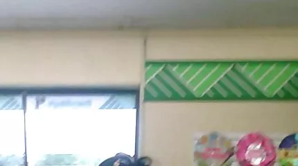 Chick neuken zusje got sperma op haarzelf tijdens neuken