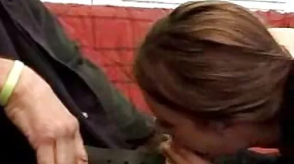 Dubbele penetratie Orgies maken Milf neuken in de bioscoop sperma